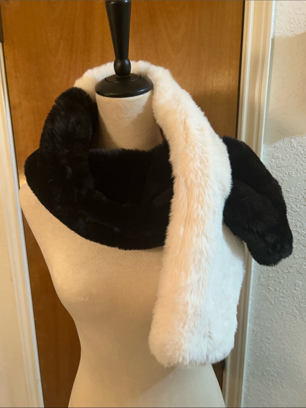 Reversible Black and White Faux Fur Scarf - Women Accessories. NWOT. So soft!